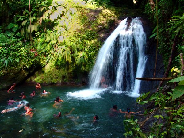 LA CASCADE AUX ECREVISSES ( GUADELOUPE)