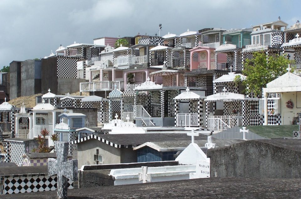 Halte au Cimetière de Morne à L’eau en Guadeloupe